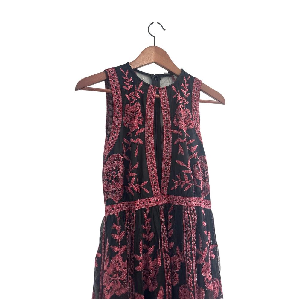 Honey punch Lace embroidered maxi halter sheer overlay dress NEW Small - Picture 7 of 12